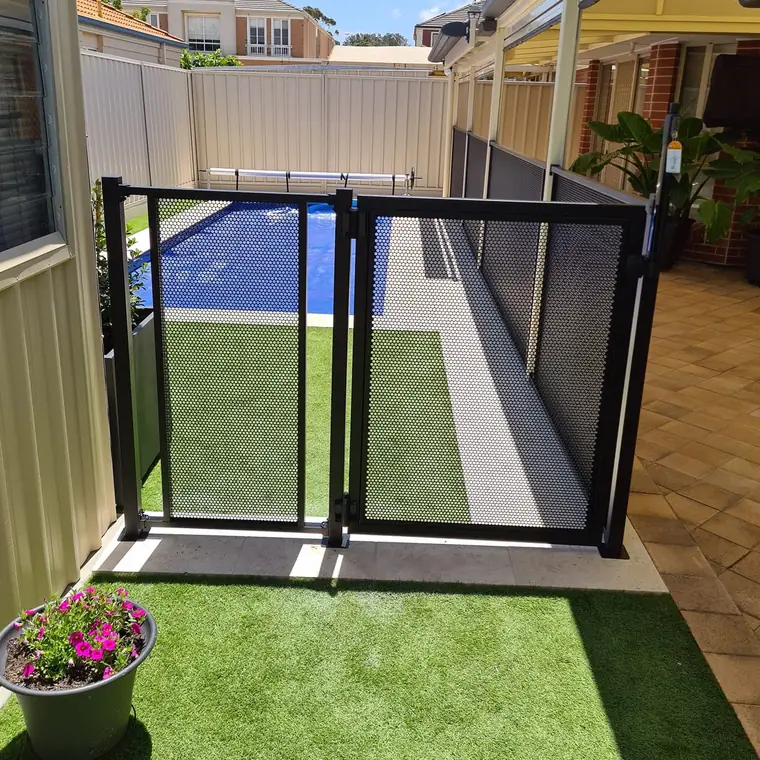 Pete Mellors&rsquo;s PoolPerf pool fence, photographed by the owner